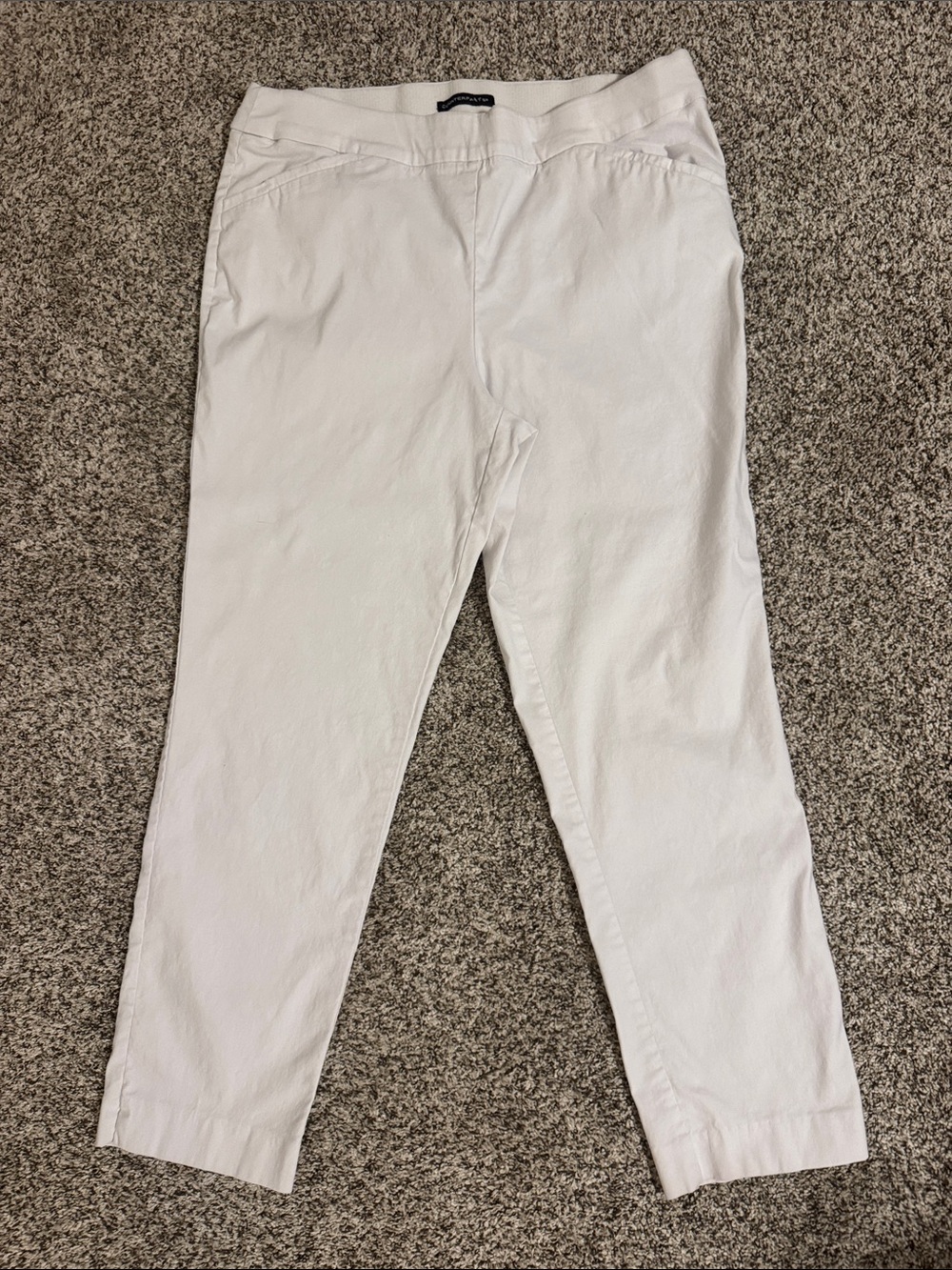 Women’s (Sz 14) white 3/4 length elastic waist pants.